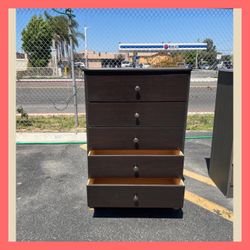 Dresser/ Five drawers dresser