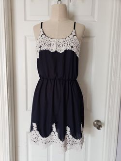Junior's Dress Size Medium