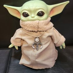 2020 Mattel GXB49 Star Wars Mandalorian The Child 11" Yoda Doll With Necklace - Collectible Figure