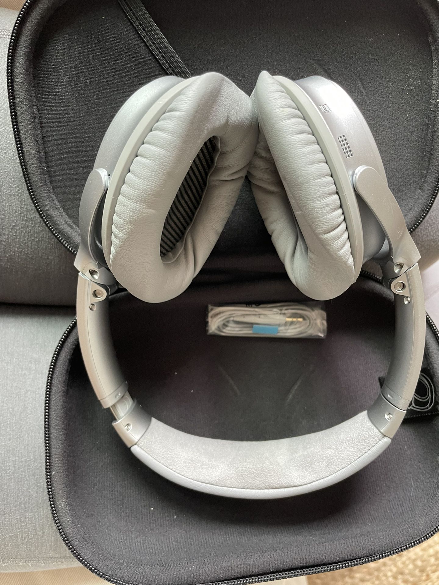 Bose headphones With Case
