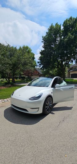 Tesla model Y performance Dual motors