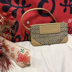 ❤️🎄Vintage Coach Wristlet 🎄❤️