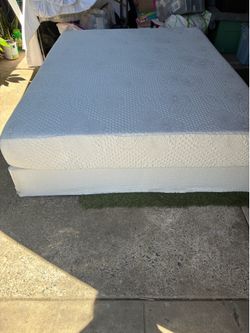 BEAUTIFUL QUEEN BED INCLUDING IRON FRAME AND  CLEAN MEMORY FOAM MATTRESS