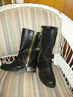 Blk leather boots with gold trim