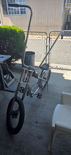 Vendo esta vicicleta es una choppers