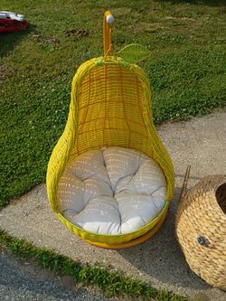 Hard to find hanging cat bed