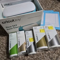 Cricut Joy With 5 Pack Of Vinyl And 2 Mats