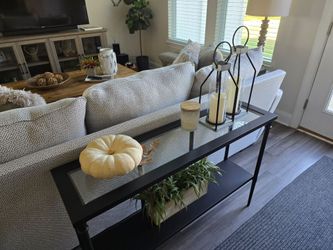 Entry/Sofa Tble