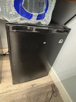Mini fridge