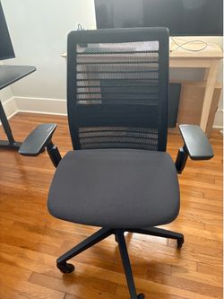 Steelcase Think V2. Like new