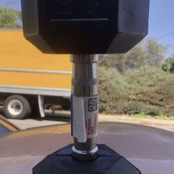 New 25 lb Rubber Hex Dumbbell comes individually one sold at posting price can be paired DB’s Available In 10, 20, 25, 30, 35, 40 lbs prices varies