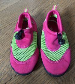 Girls water shoes size 12/13 