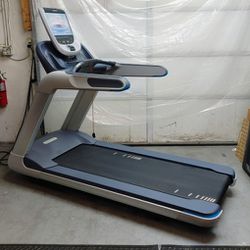 Precor TRM 885 V2 P80 Commercial Treadmill Touchscreen Exercise Machine Weight Loss Health