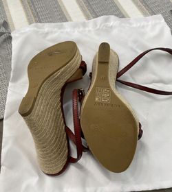 Authentic Burberry sandals 😍 size 7