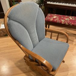 Glider rocker Nursery rocking chair