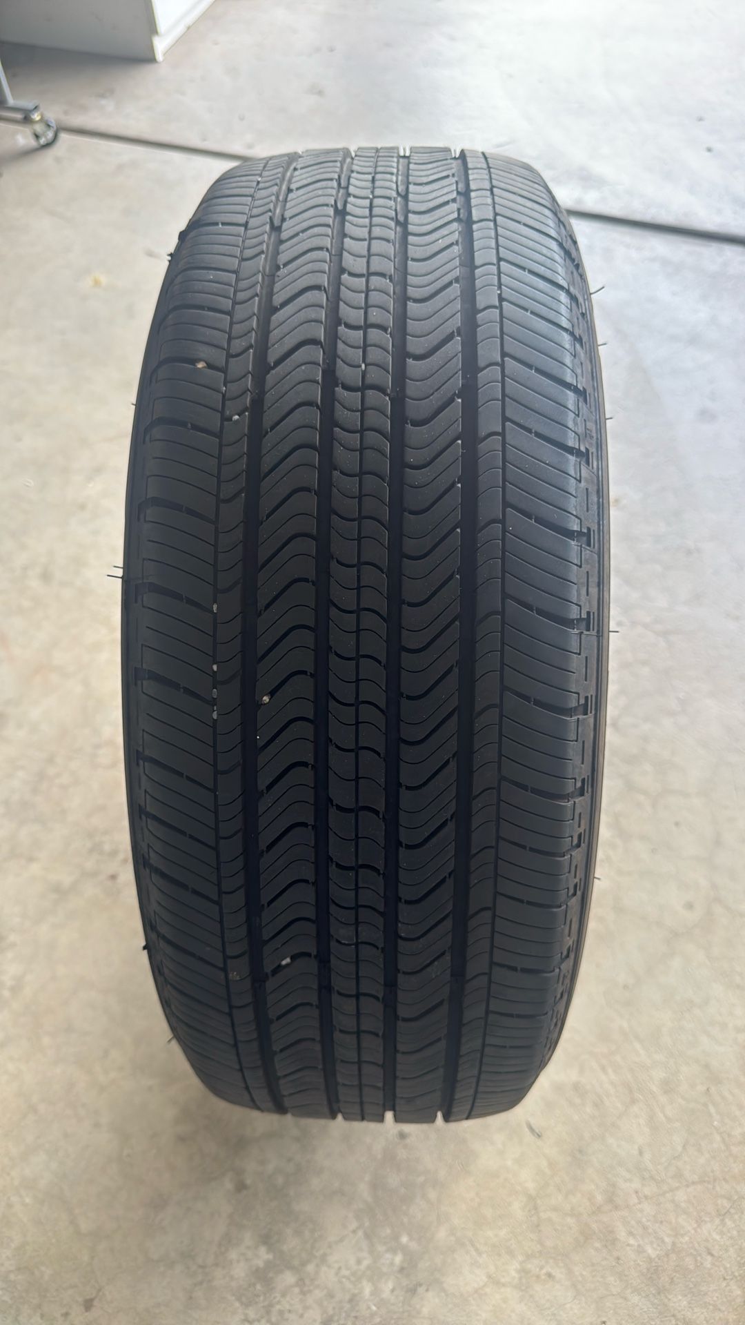 Tire 215/55R17 Michelin