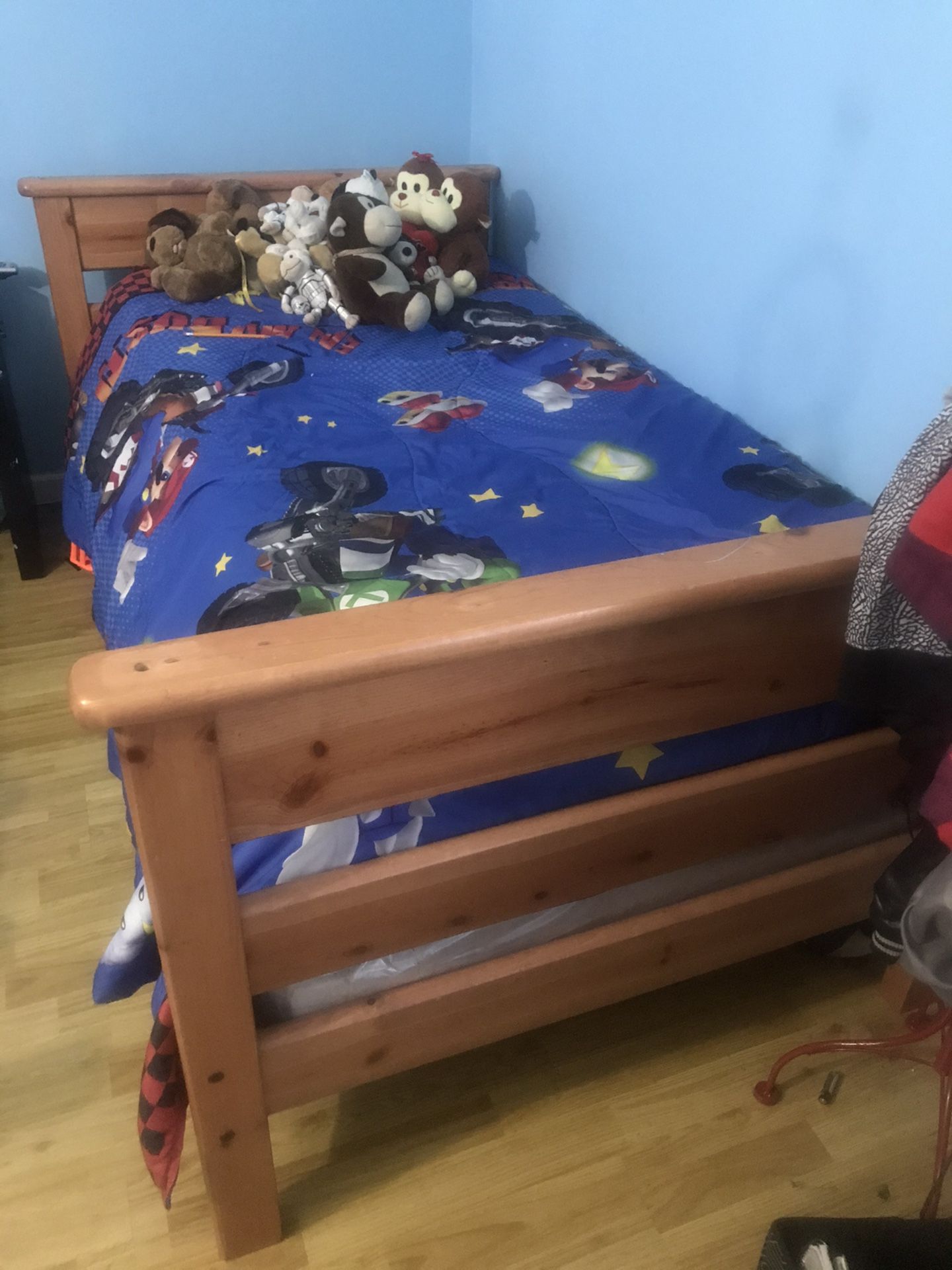 Pine twin bed set/ bunk beds!! Still available