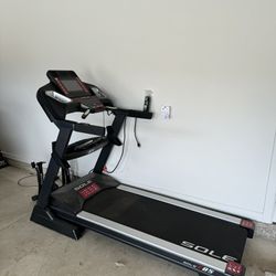 Sole F85 Treadmill