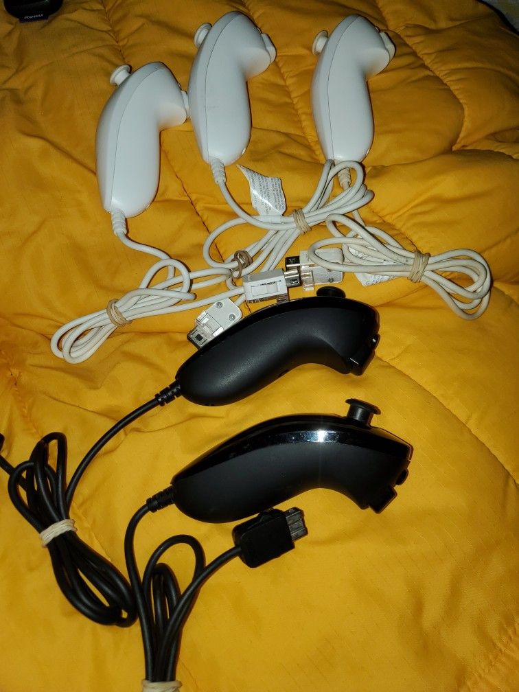5 Nintendo Wii Num Chuck's & 2 Motion Adapters