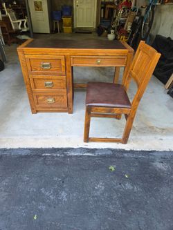 Oak 4-Drawer Desk with Matching Cushioned Chair