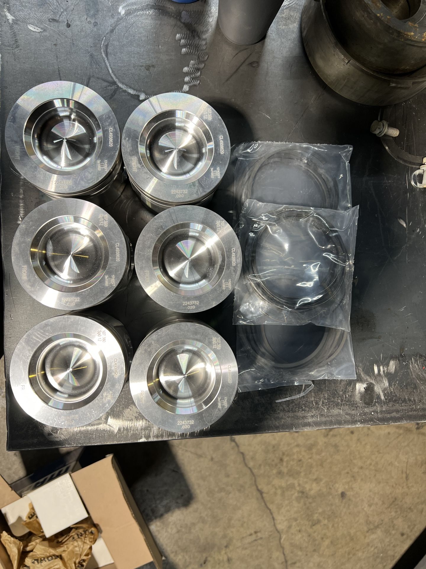 07.5-18 6.7l Mahle .020 Pistons