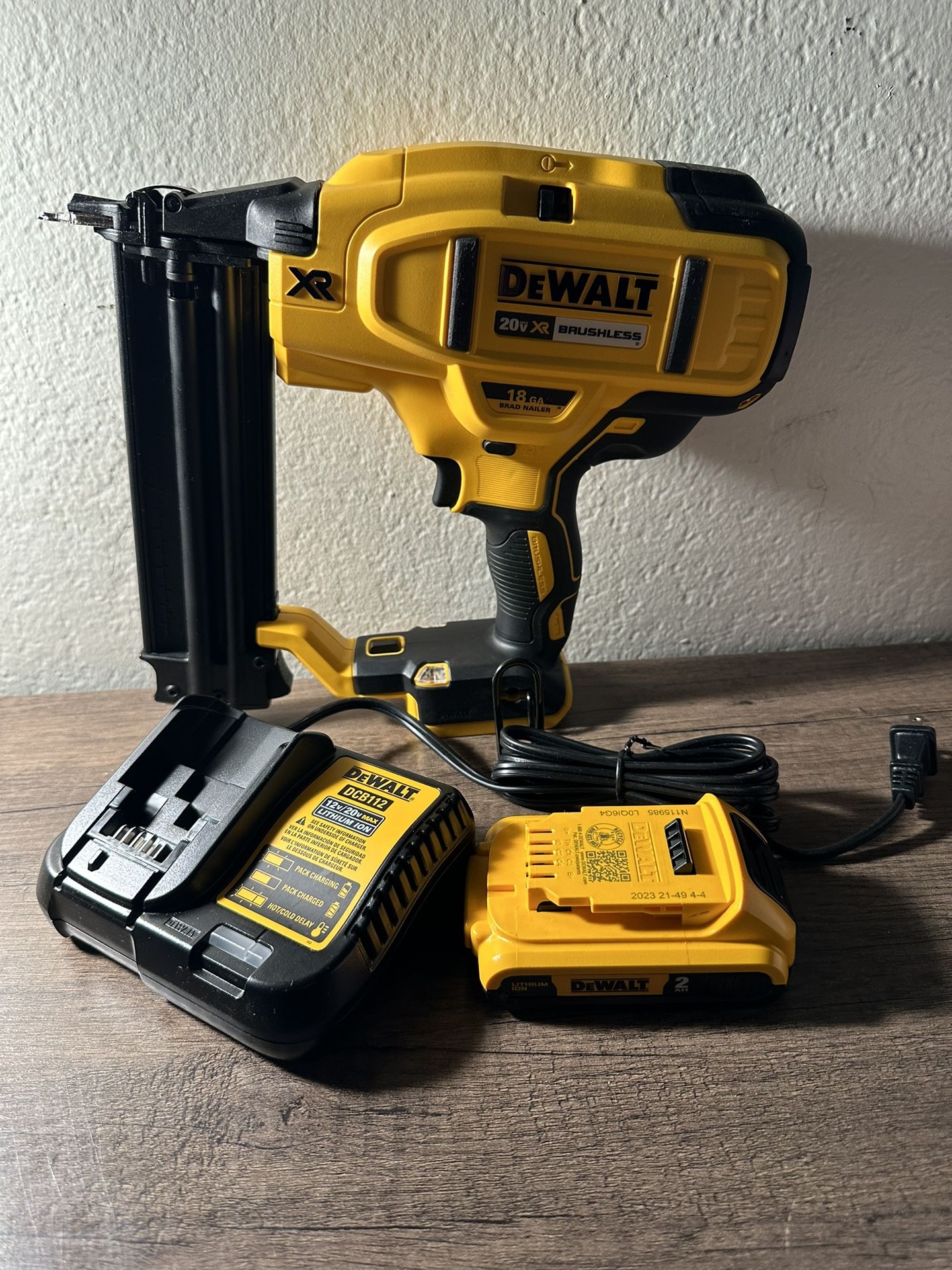 Dewalt 18GA Brad Nailer Kit