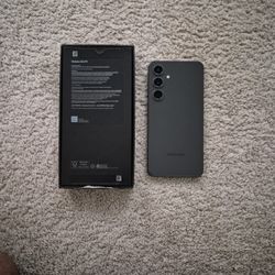 Samsung S24 FE - LIKE NEW (UNLOCKED)