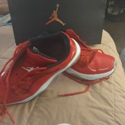 RED JORDANS SIZE 9