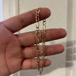 14k Gold Fígaro Bracelet 