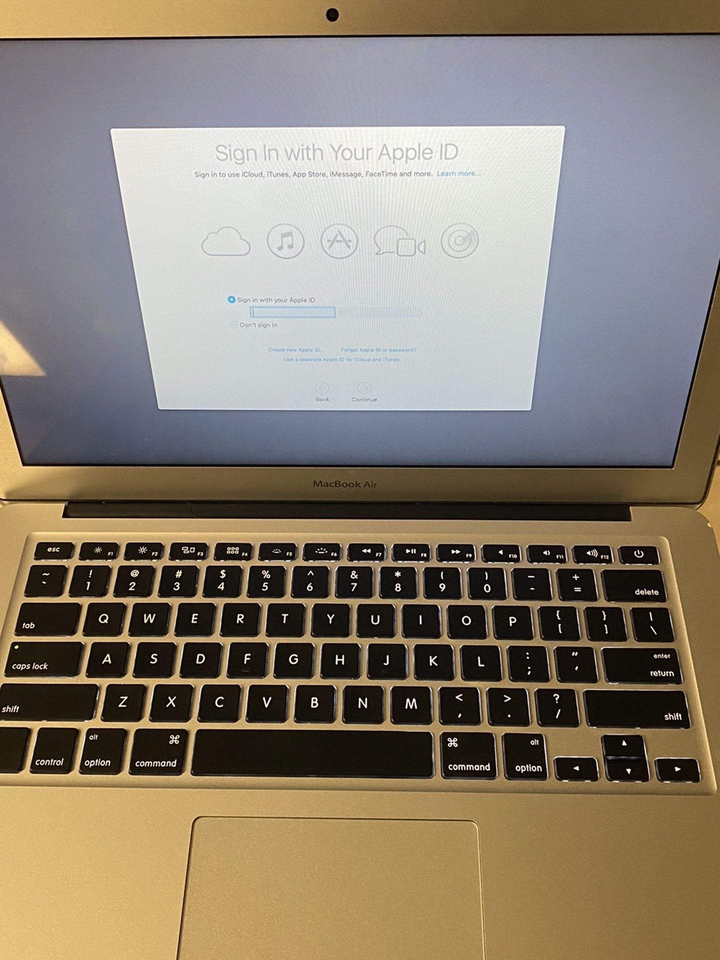 MacBook Air 2015 - Works Great No Issues!