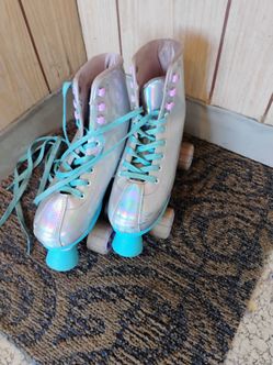 Roller skates size 3 to 6 read description please