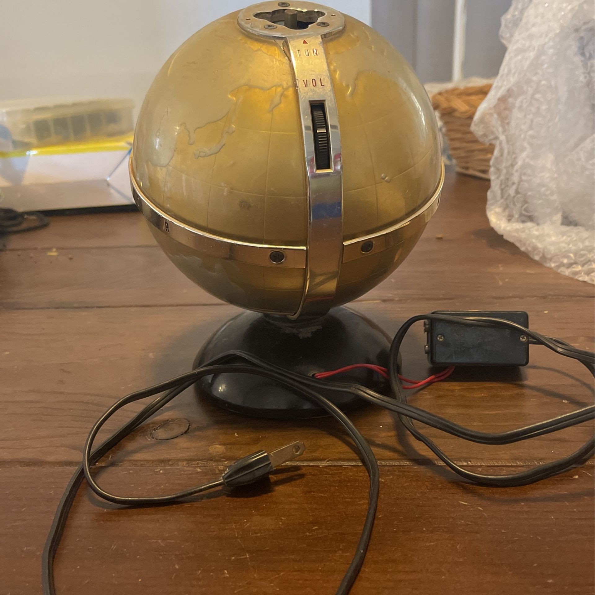 VINTAGE Doral Vintage Globe Shaped AM Radio Made in Japan