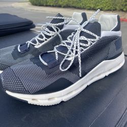 On Running Shoes (Swiss Engineering) – Men’s US 9.5 – Great Condition