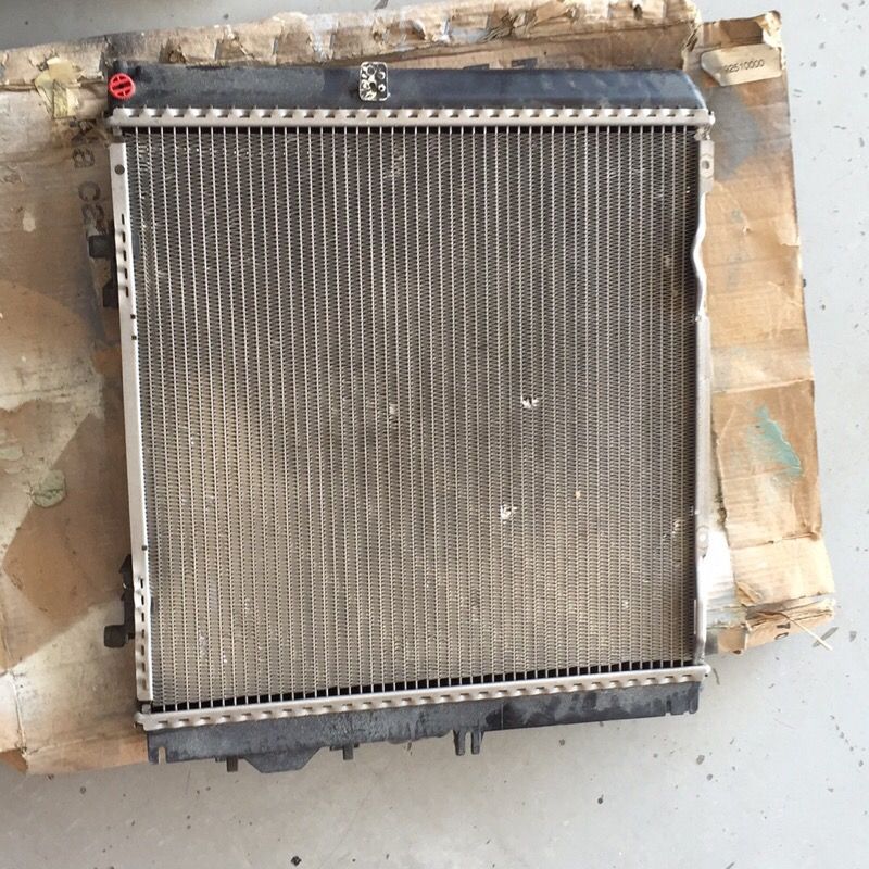 Behr Radiator Box BEHR Mercedes Benz radiator (126) for Sale in San Clemente, CA - OfferUp