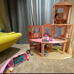 Barbie dream house, Barbies And Tons Of Clothes and accessories 