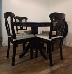 Round Pedestal Dining Table with 4 Chairs