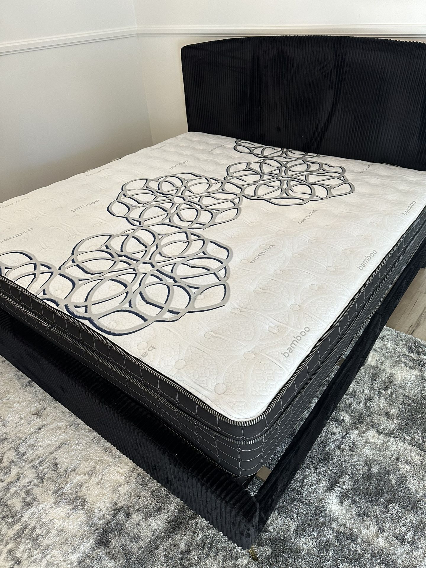 โ
king Size Mattress $320โ
all Sizes Available โ
bamboo Dream Cloud Euro Pillow Top 12โ Thick โ
new Iโm A Plastic Sealed
