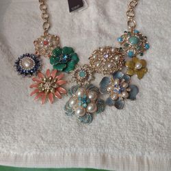 Beautiful St Thomas Flowered Necklace New With Tag