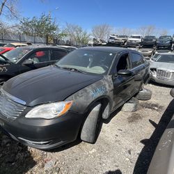 2012 chrysler 200 (FOR PARTS)