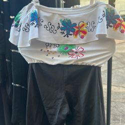 Encanto two pretty flowers butterflies in it for a girl that’s probably seven or eight pretty nice