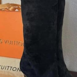 💥$250🌺Black suede And Leopard Print Trim - Foldable Into 3 Different Length 