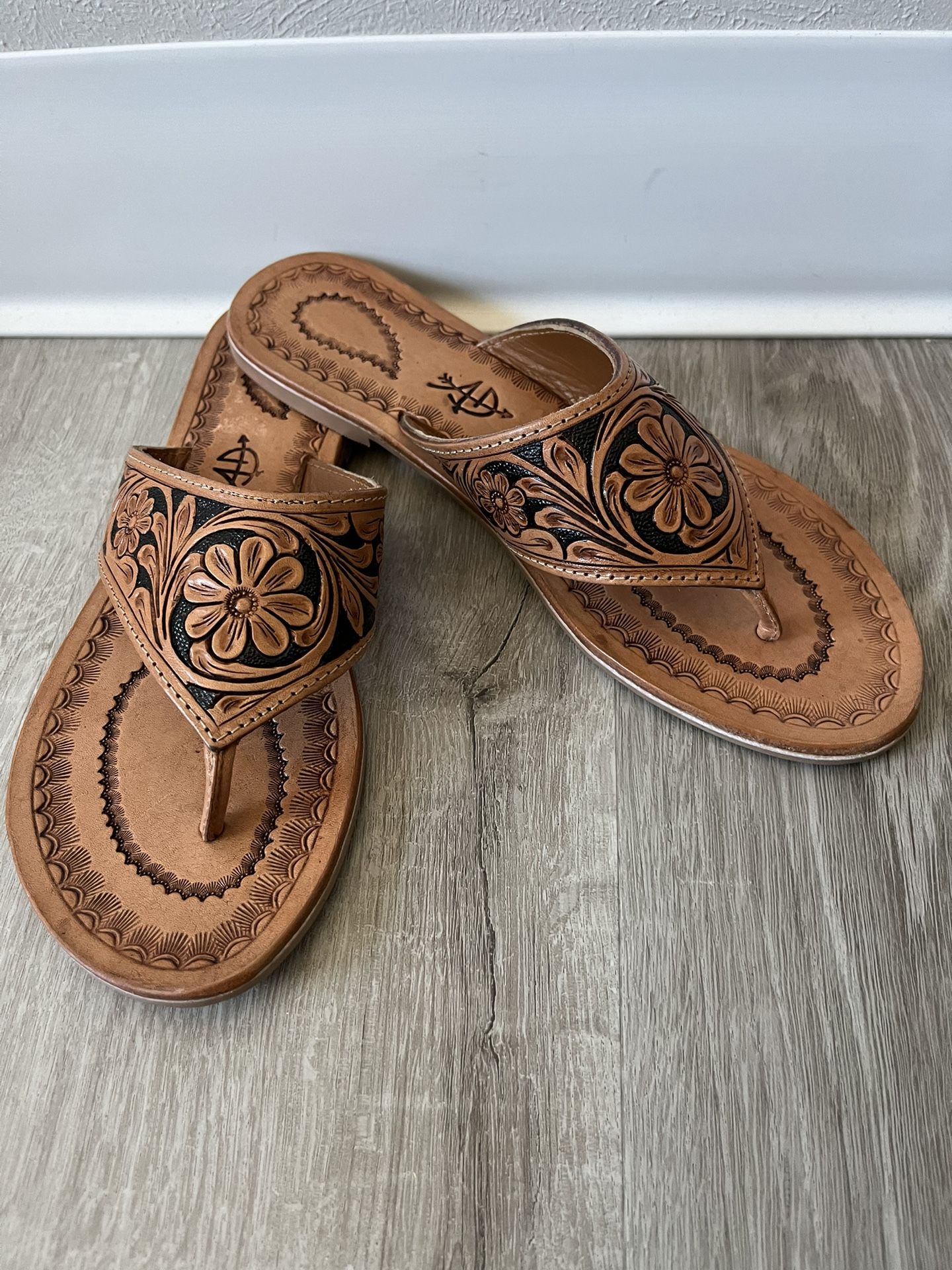 American Darling AD Hand Tooled Leather Women’s Sandals Size 9