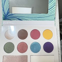 Laura Sanchez (Moods Makeup set)