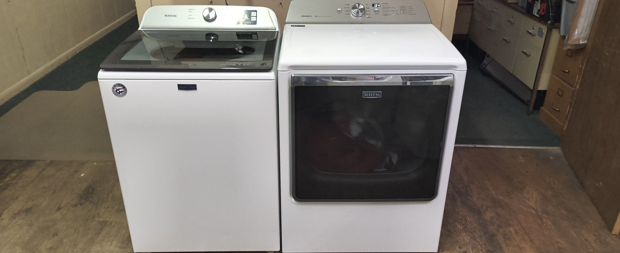 MAYTAG WHITE ELITE TOPLOAD WASHER & ELECTRIC BRAVOS XL DRYER SET