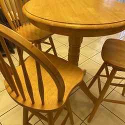 High Table With 2 Barstools 