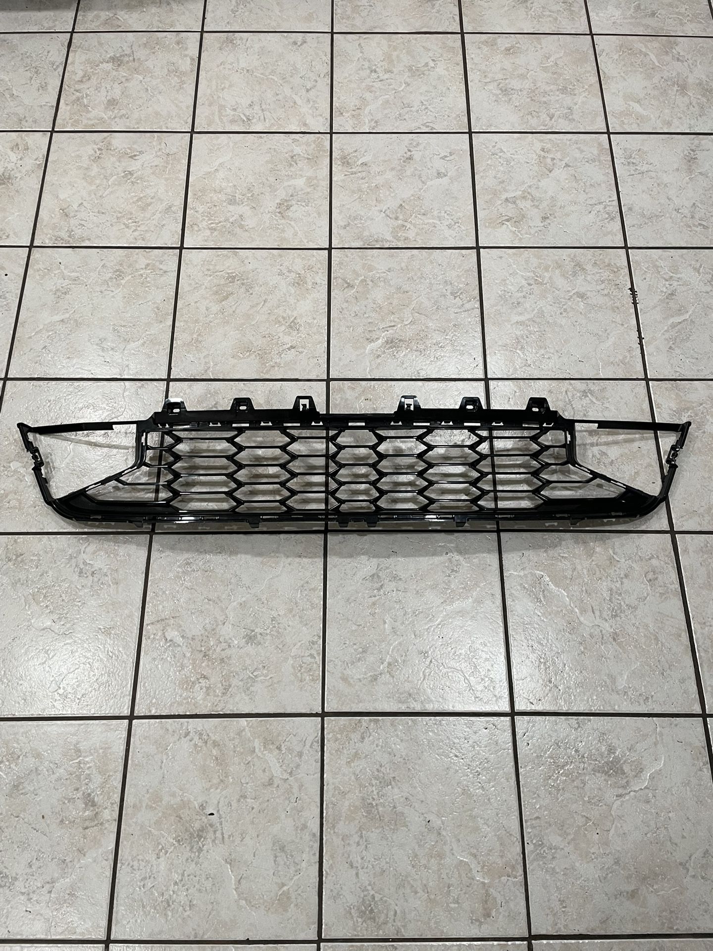 2023~2024 BMW 3 SERIES G20 G21 M340 330 M SPORT FRONT BUMPER OEM CENTER GRILL *P/N: 5 1 1 1 8 0 8 5 4 4 6*