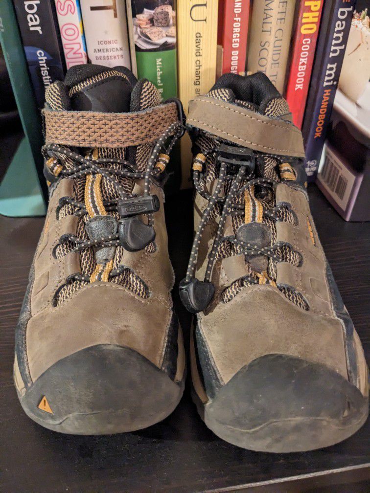 Kids Like-new Keen Hiking Boots Size 13