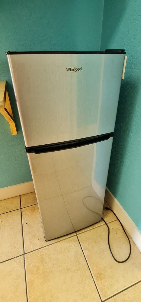 Whirlpool 3.1 Cu Ft Mini Refrigerator