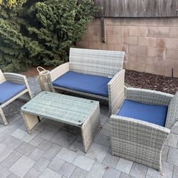 4 piece outdoor Furniture/Patio set - covers included