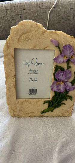 Inspirations by Heirloom tabletop picture frame